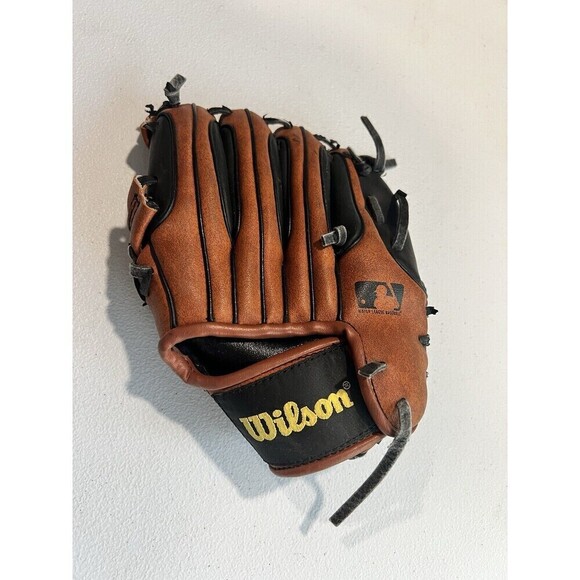 Wilson T-Ball Mitt Barry Larkin 9" A0302 AS9 - Picture 1 of 3